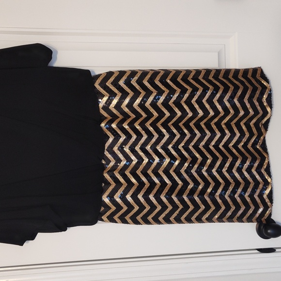 Soho Apparel Dress - Picture 4 of 11